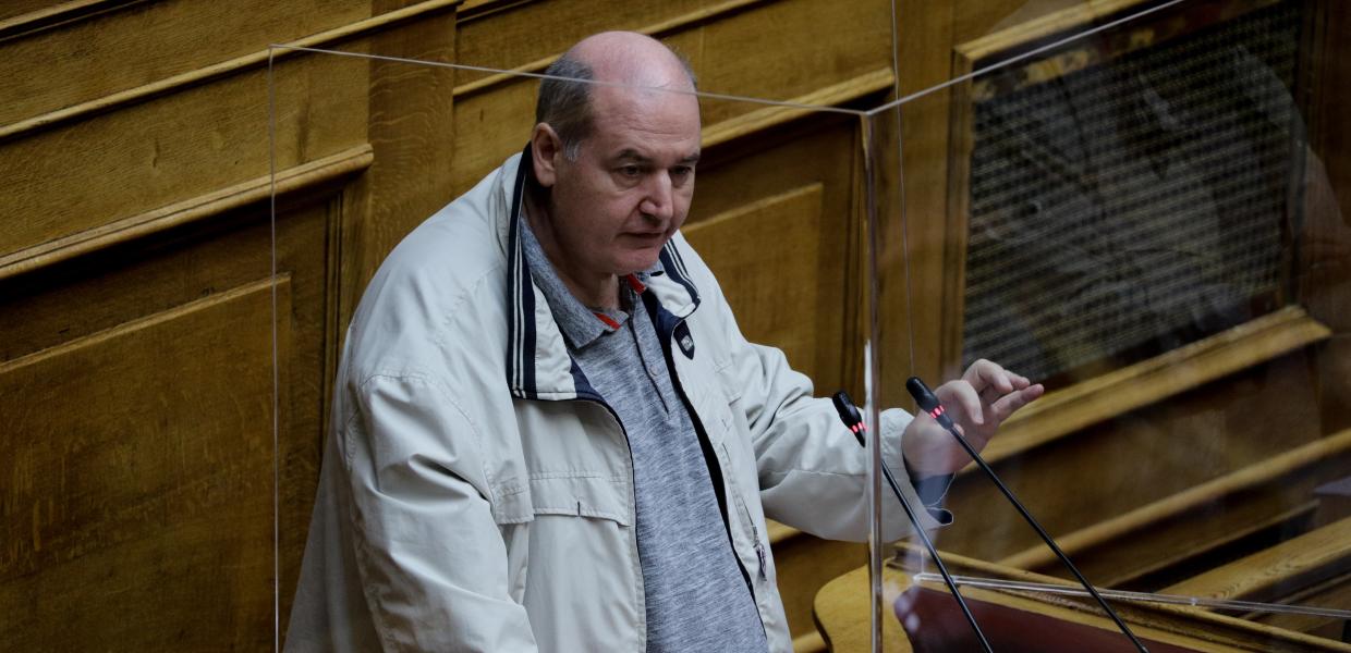 Ο Νίκος Φίλης στη Βουλή