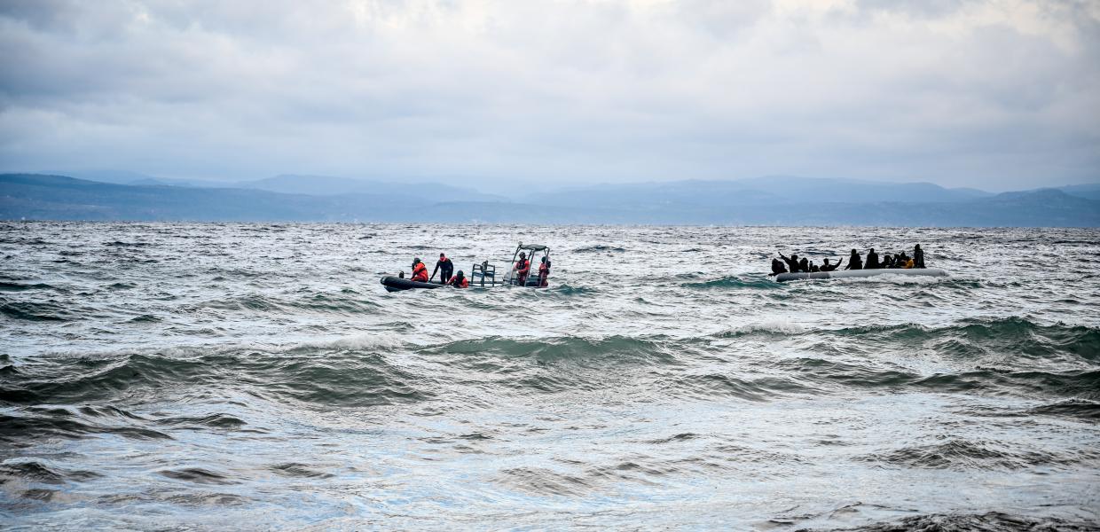 μετανάστες πρόσφυγες βάρκα θάλασσα
