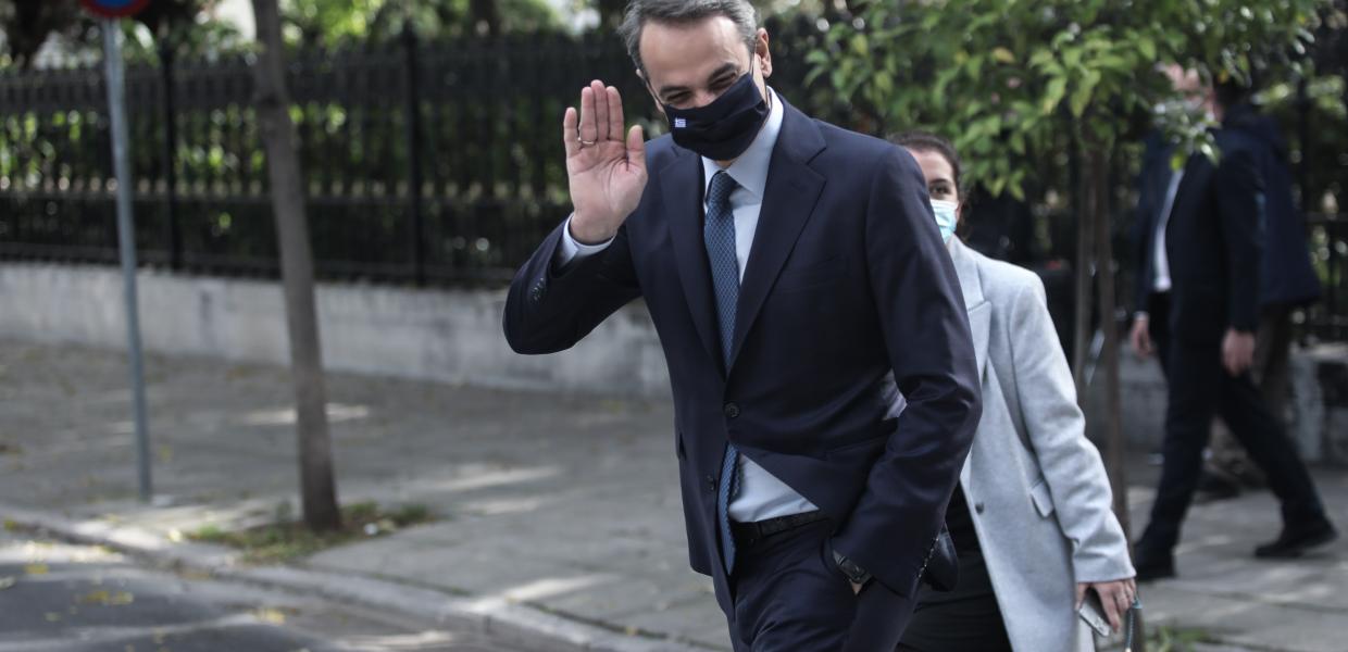 Ο Κυριάκος Μητσοτάκης έξω από το Προεδρικό Μέγαρο