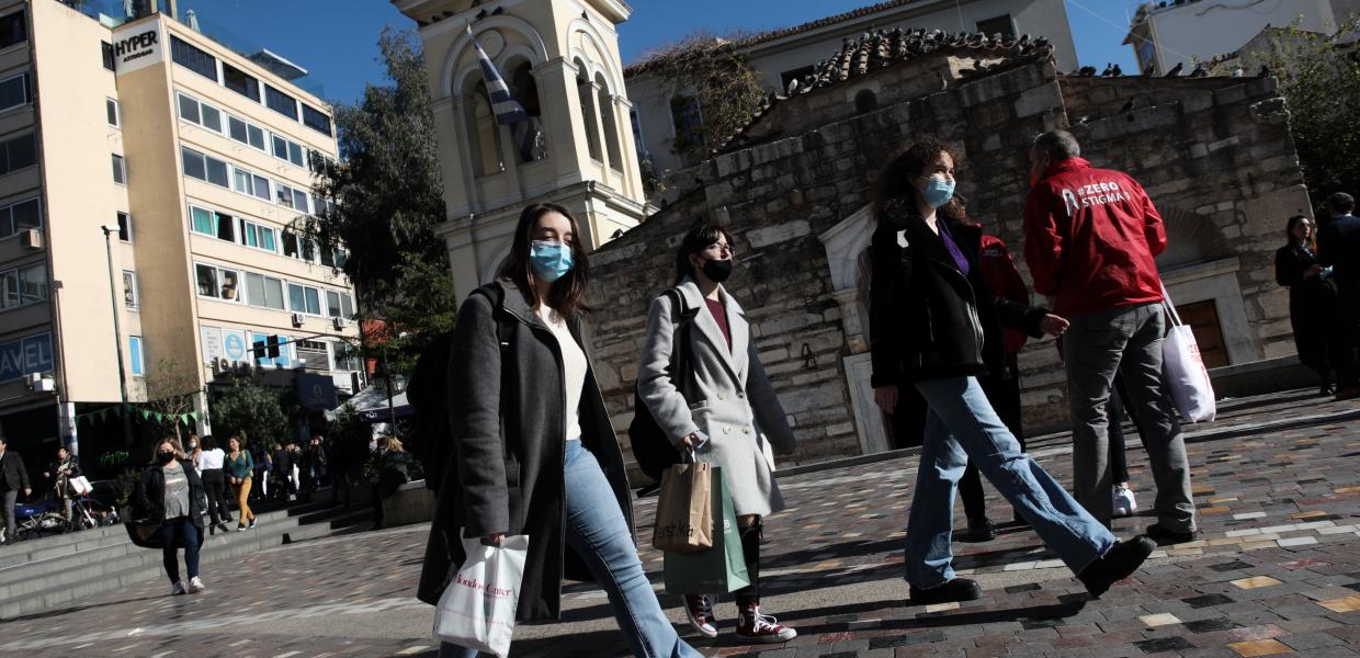 Κόσμος στο Μοναστηράκι