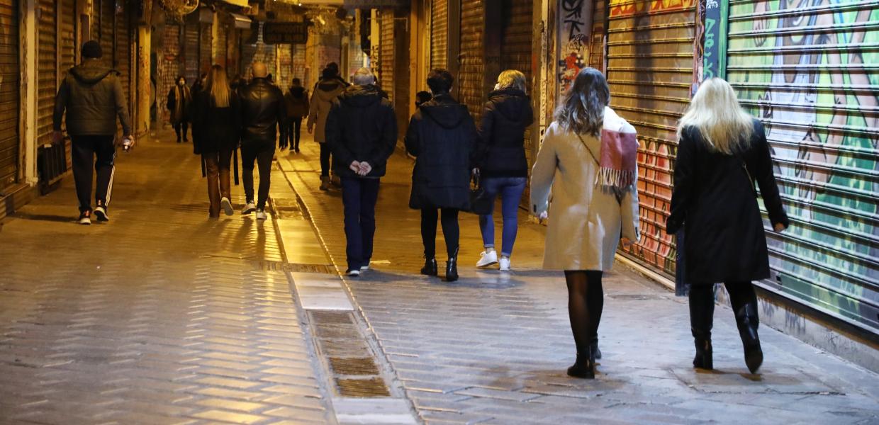 Κόσμος στο Μοναστηράκι