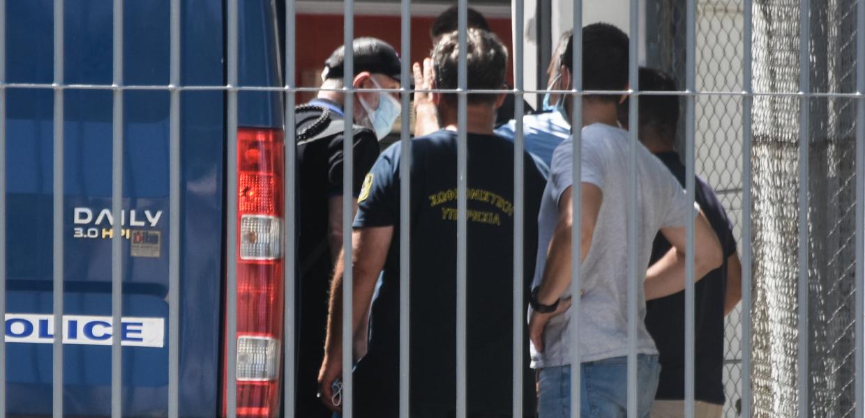 Ο Πέτρος Φιλιππίδης στις φυλακές Τρίπολης