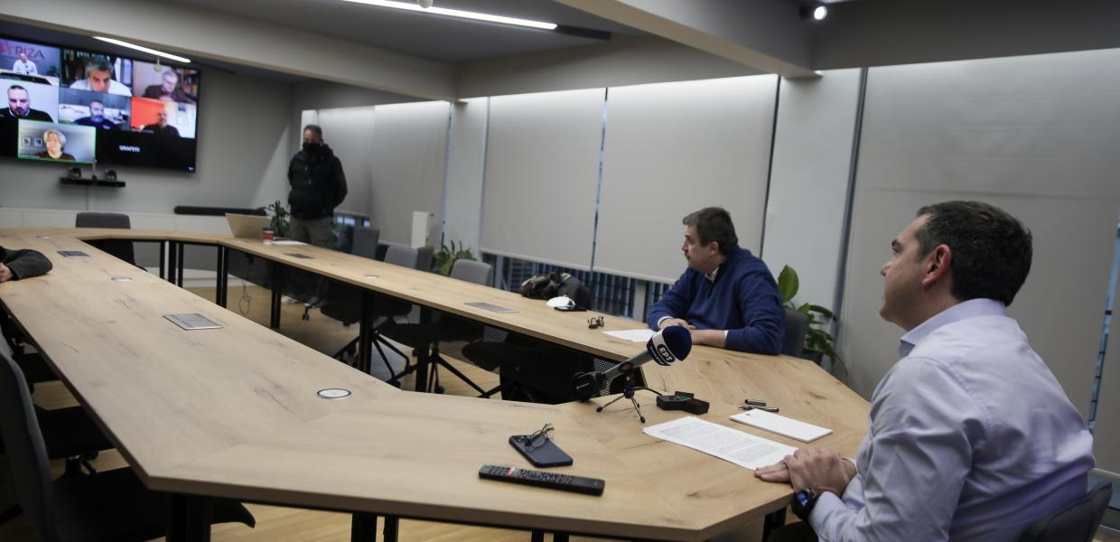 Ο Αλέξης Τσίπρας σε τηλεδιάσκεψη με επιστήμονες