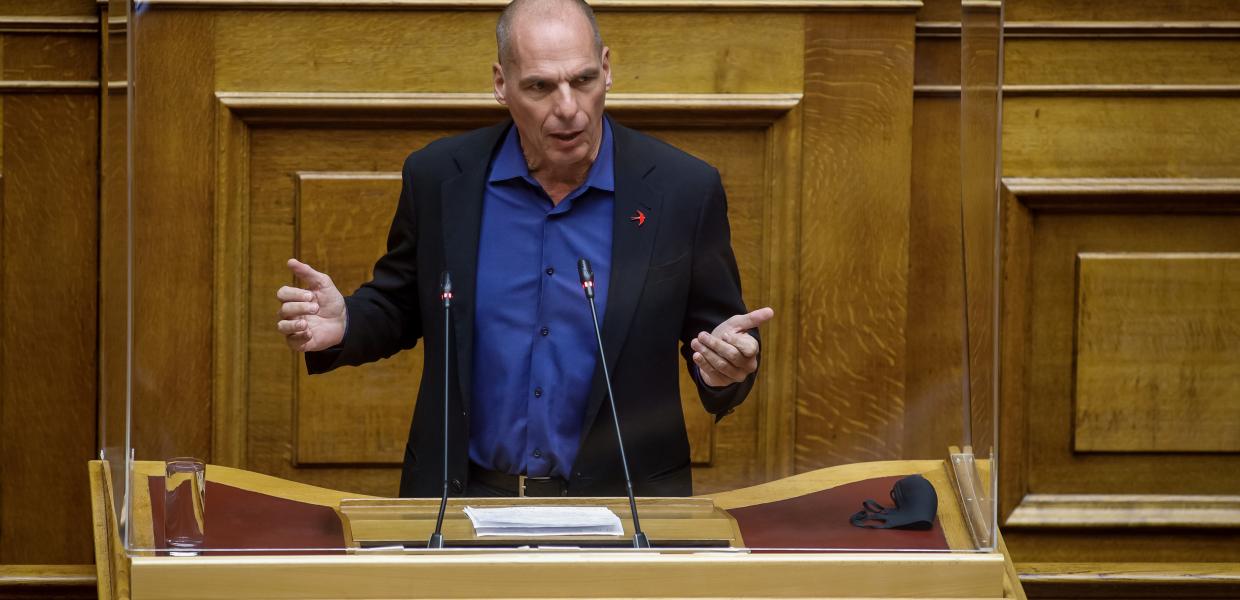 Ο Γιάνης Βαρουφάκης στη Βουλή