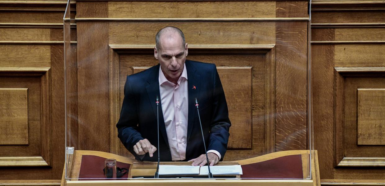 Ο Γιάνης Βαρουφάκης στη Βουλή