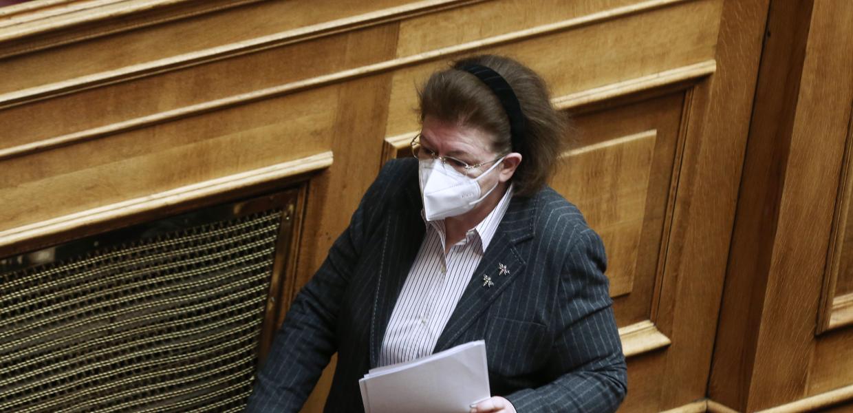 Η Λίνα Μενδώνη στη Βουλή