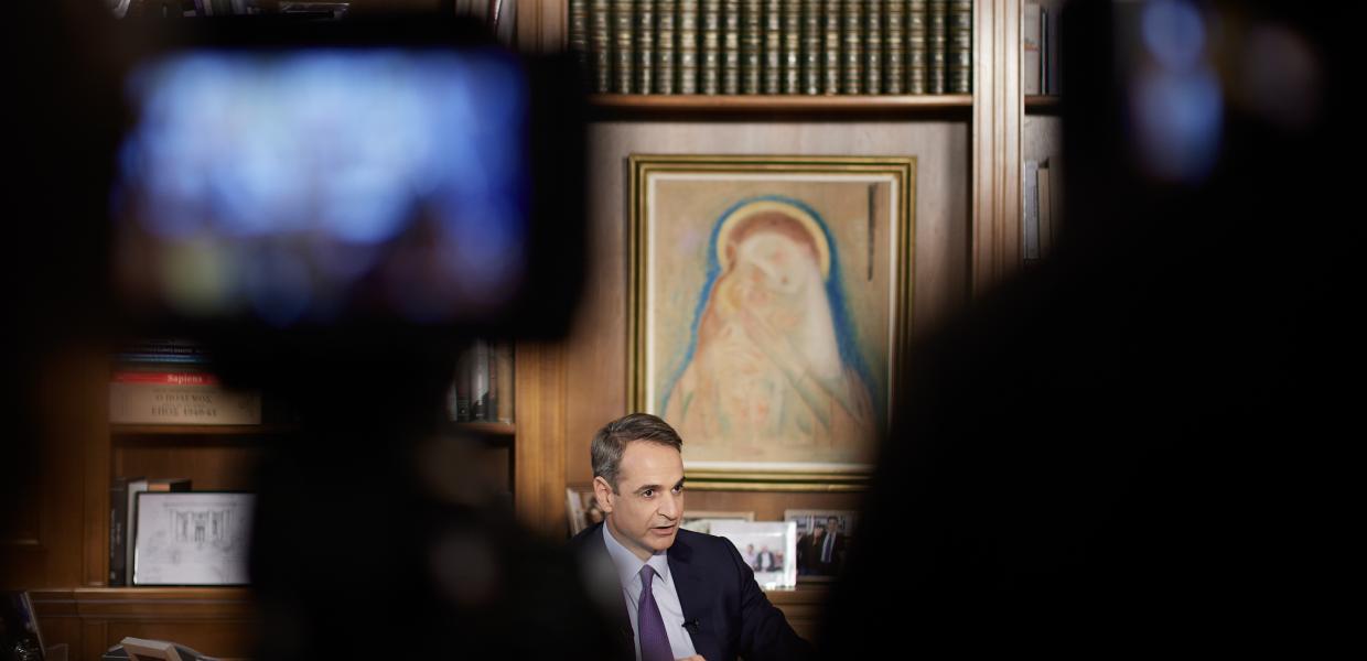 Ο Κυριάκος Μητσοτάκης παραχωρεί συνέντευξη