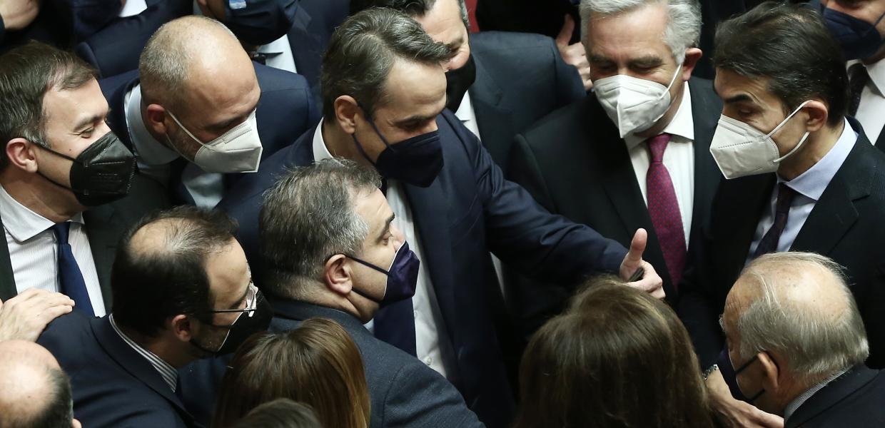 Ο Κυριάκος Μητσοτάκης με βουλευτές της ΝΔ