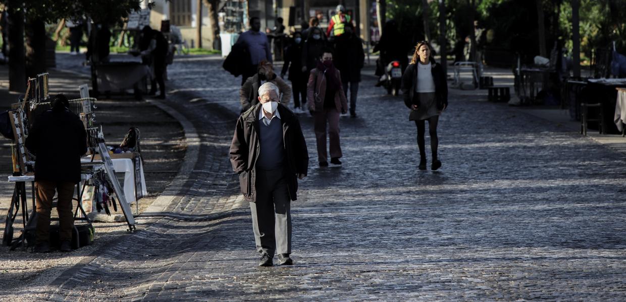 Κόσμος στο Μοναστηράκι
