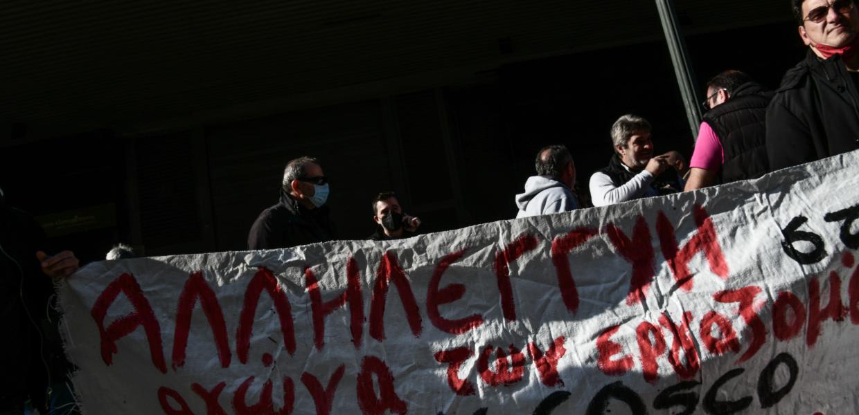 Παράσταση διαμαρτυρίας στο Υπ. Εργασίας για τα αιτήματα των εργαζομένων της COSCO, 1 Νοεμβρίου 2021