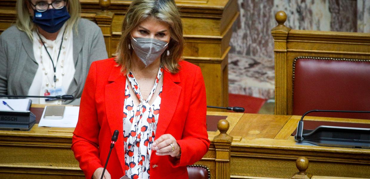ΖΕΤΑ ΜΑΚΡΗ
