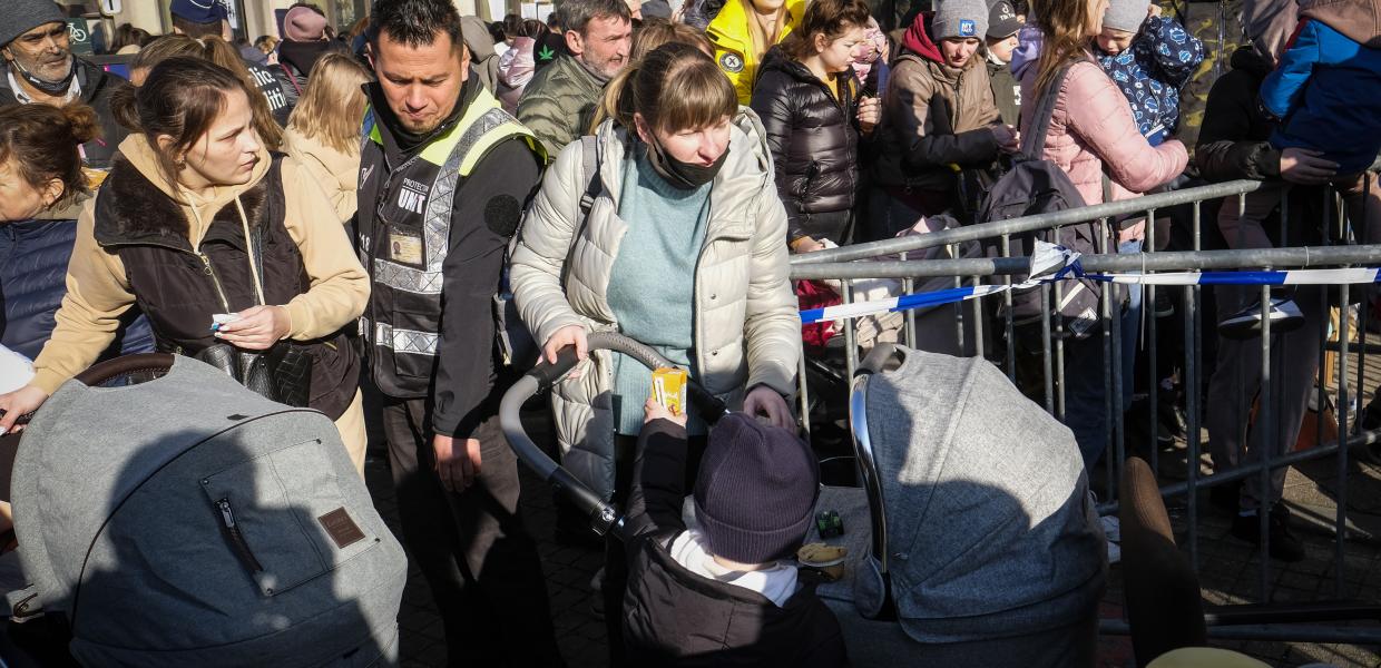 Πρόσφυγες από την Ουκρανία στο Βέλγιο έξω από τα γραφεία της Υπηρεσίας Μετανάστευσης, 10 Μαρτίου 2022.