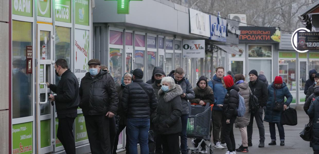 Ουρές σε φαρμακείο στην Ουκρανία