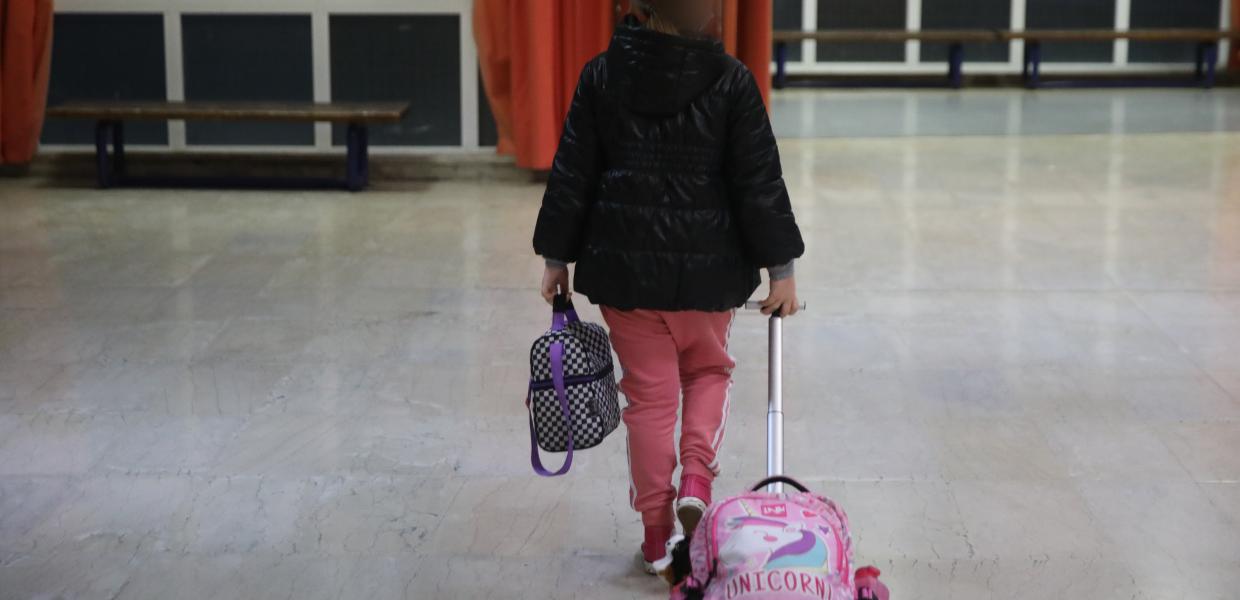 Μαθήτρια σε δημοτικό σχολείο