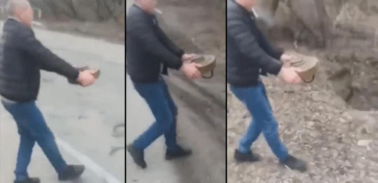 Ουκρανός απομακρύνει νάρκη
