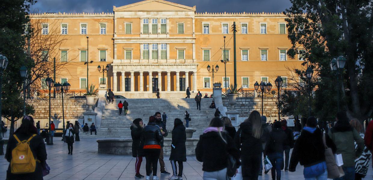 Κόσμος στο Σύνταγμα