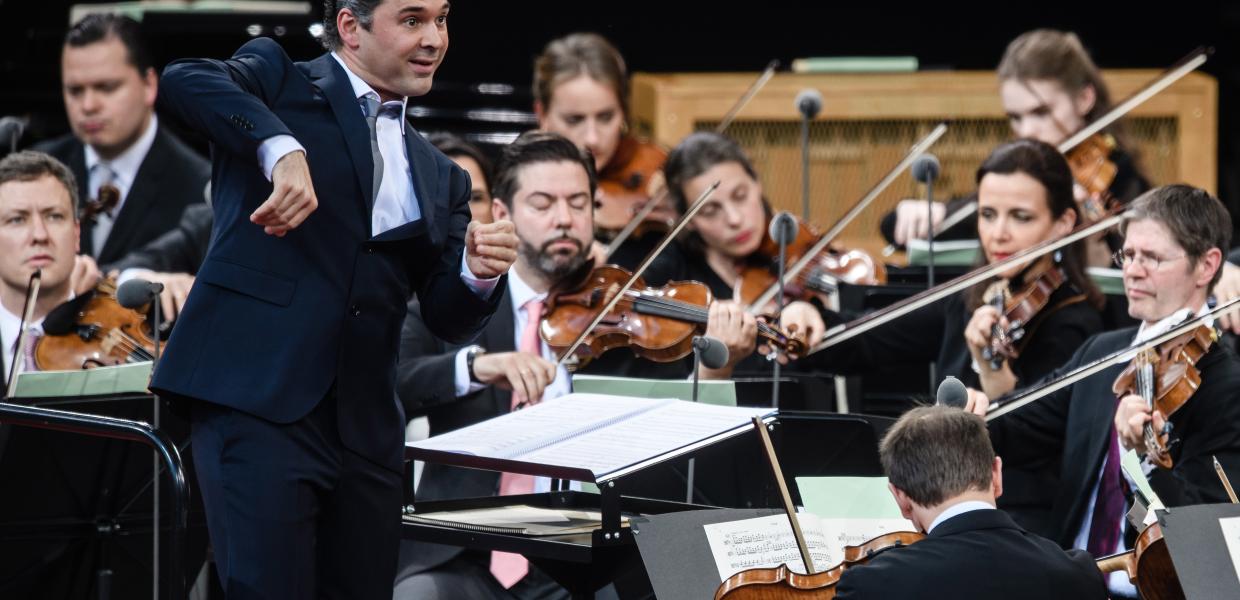 Ο Ρώσος μαέστρος Τουγκάν Σοχίεφ παραιτήθηκε από το Μπαλσόι και την Εθνική Ορχήστρα της Τουλούζης