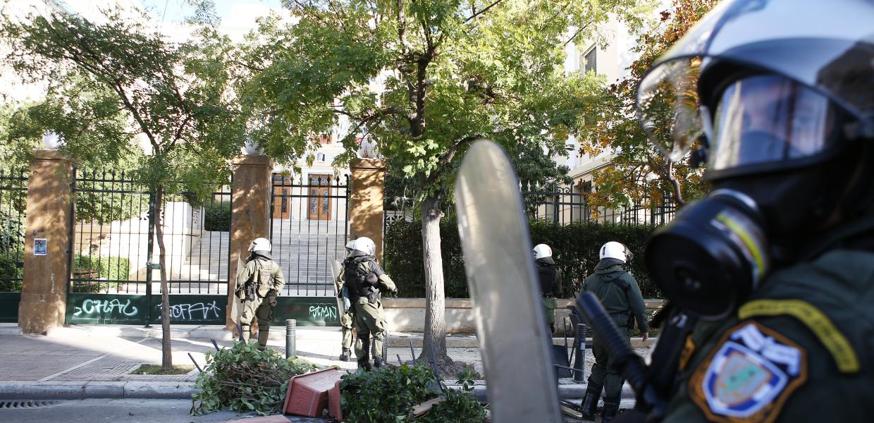 Αστυνομία έξω από την ΑΣΟΕΕ