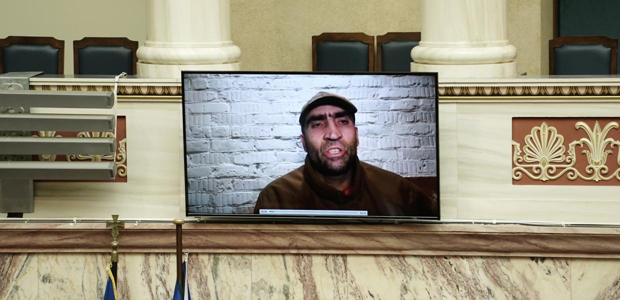 Στρατιώτης του τάγματος Αζόφ στη Βουλή