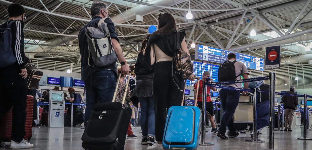 Κόσμος στο αεροδρόμιο Ελευθέριος Βενιζέλος