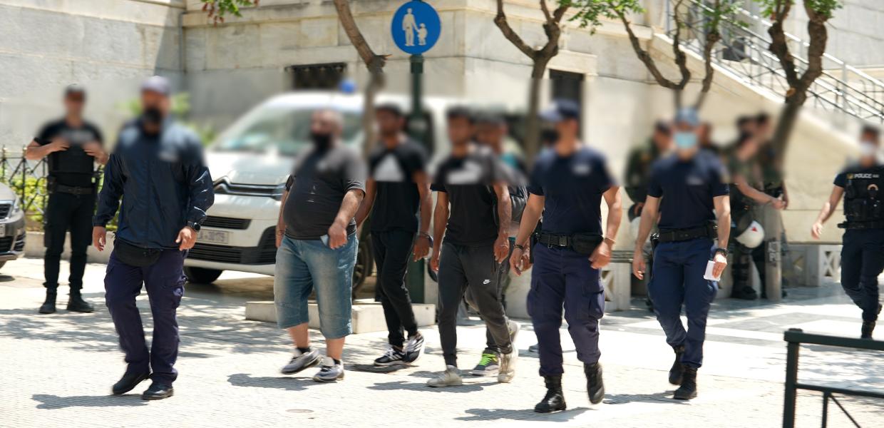 αστυνομία σκούπα μετανάστες