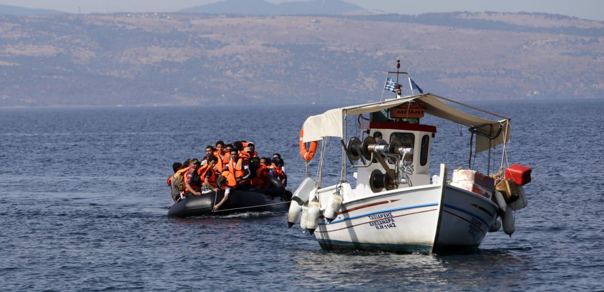 Πρόσφυγες σε βάρκα στη Μυτιλήνη