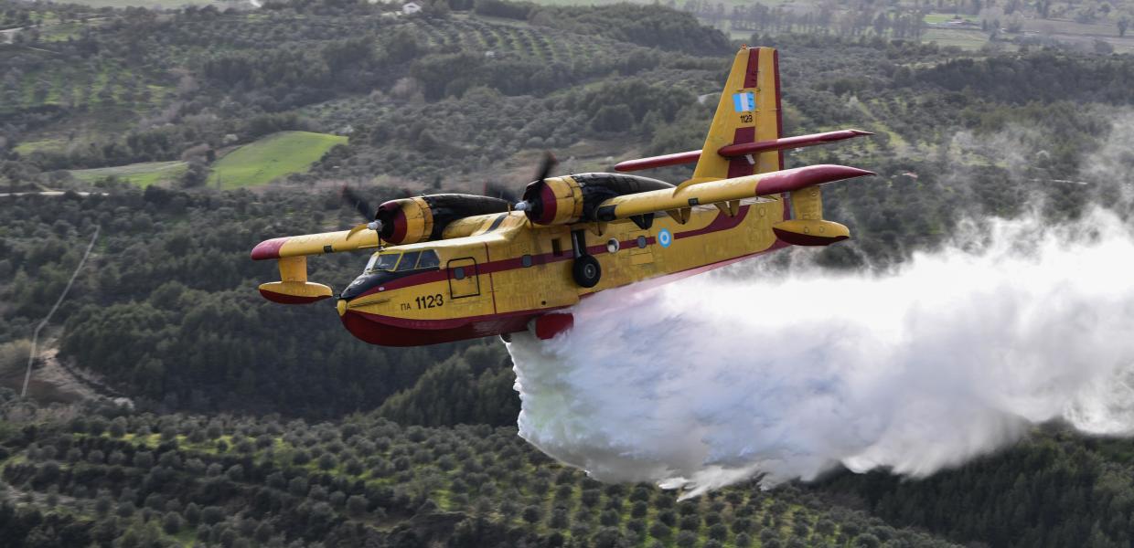 φωτιά πυροσβεστικό αεροπλάνο πυρκαγιά