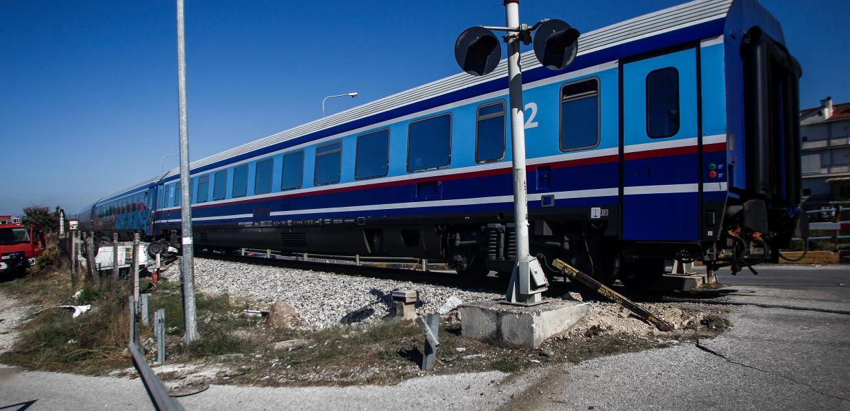 Σύγκρουση τρένου με αυτοκίνητο στα Τρίκαλα