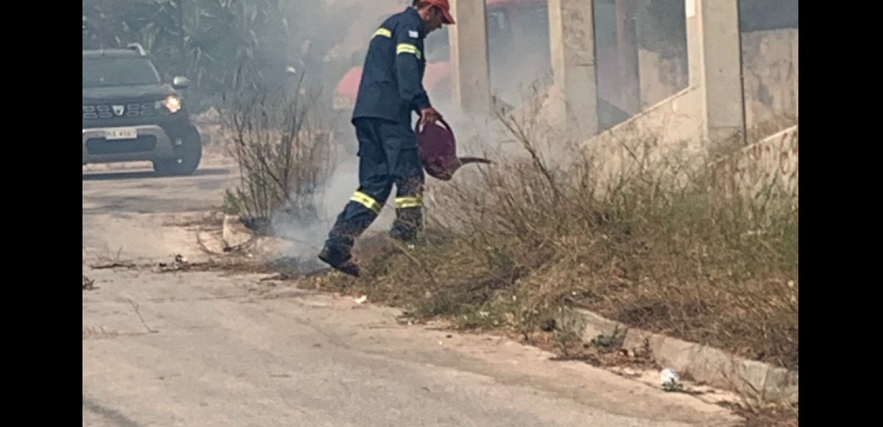 ΠΥΡΟΣΒΕΣΤΗΣ ΜΕ ΠΟΤΙΣΤΗΡΙ