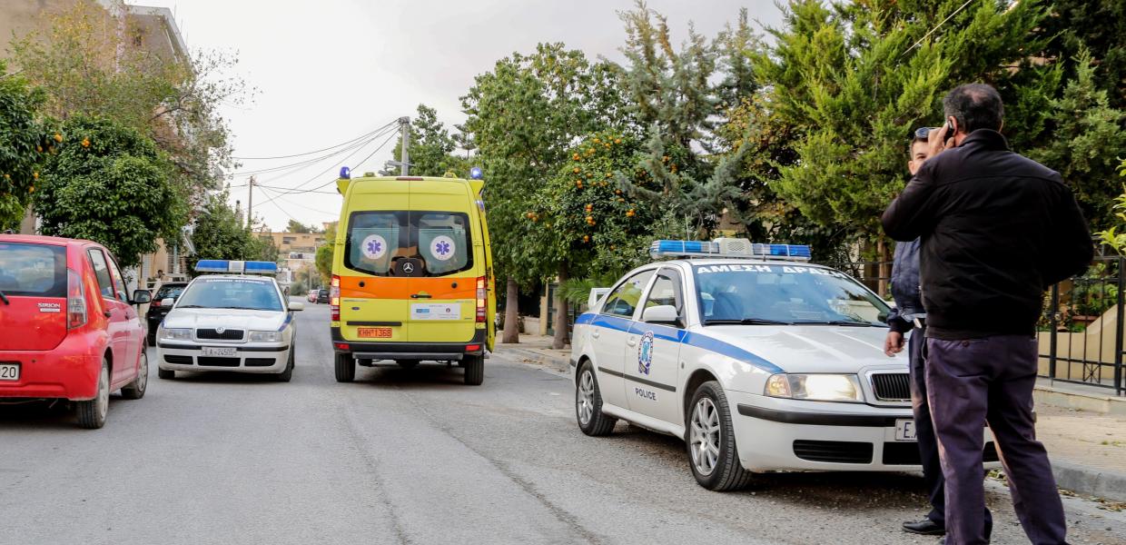 Ασθενοφόρο του ΕΚΑΒ και περιπολικά