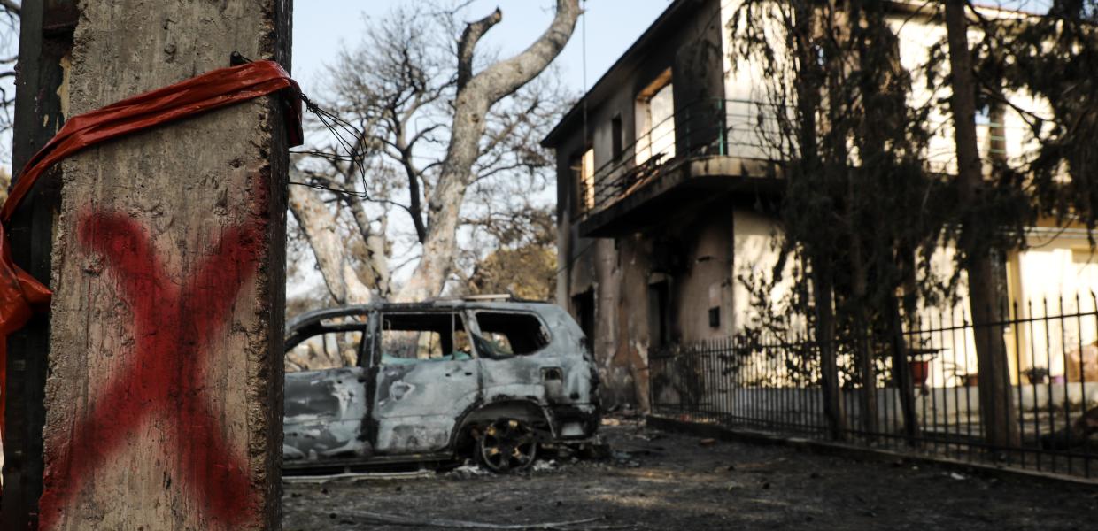 Καταστροφές από την πυρκαγιά σε Βαρυμπόμπη