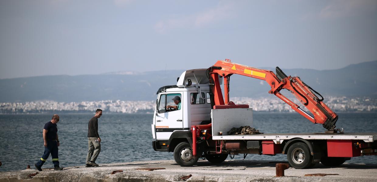 λιμάνι νέοι επιβάτες αυτοκίνητο θάλασσα