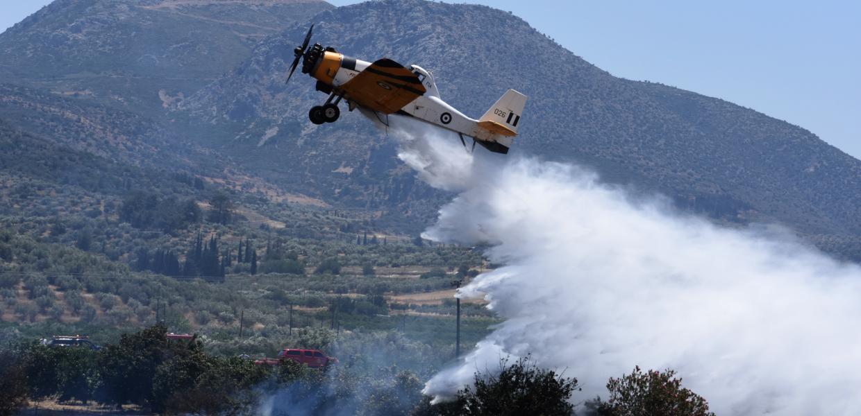 φωτιά πυρκαγιά πυροσβεστικά αεροπλάνο
