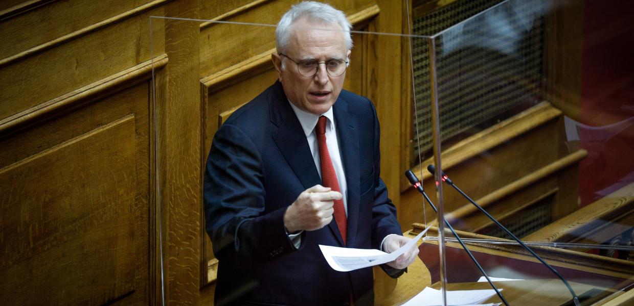 Ο Γιάννης Ραγκούσης στη Βουλή