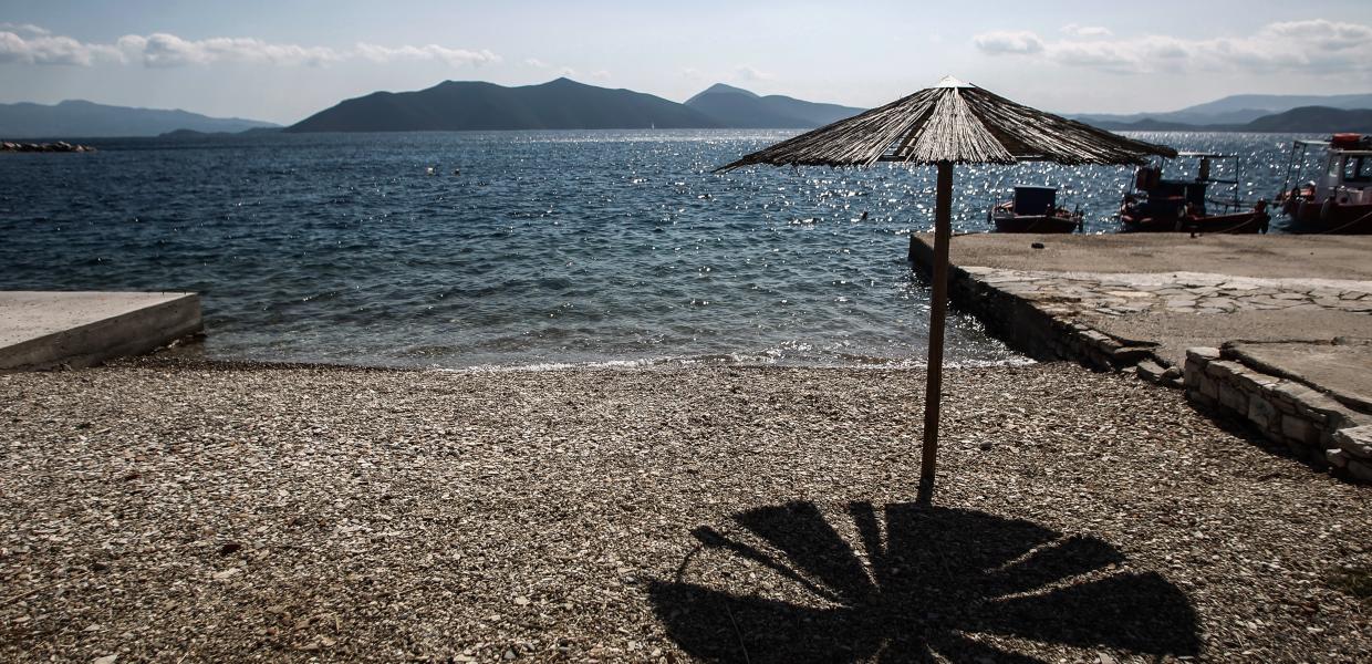 Ομπρέλα στη θάλασσα