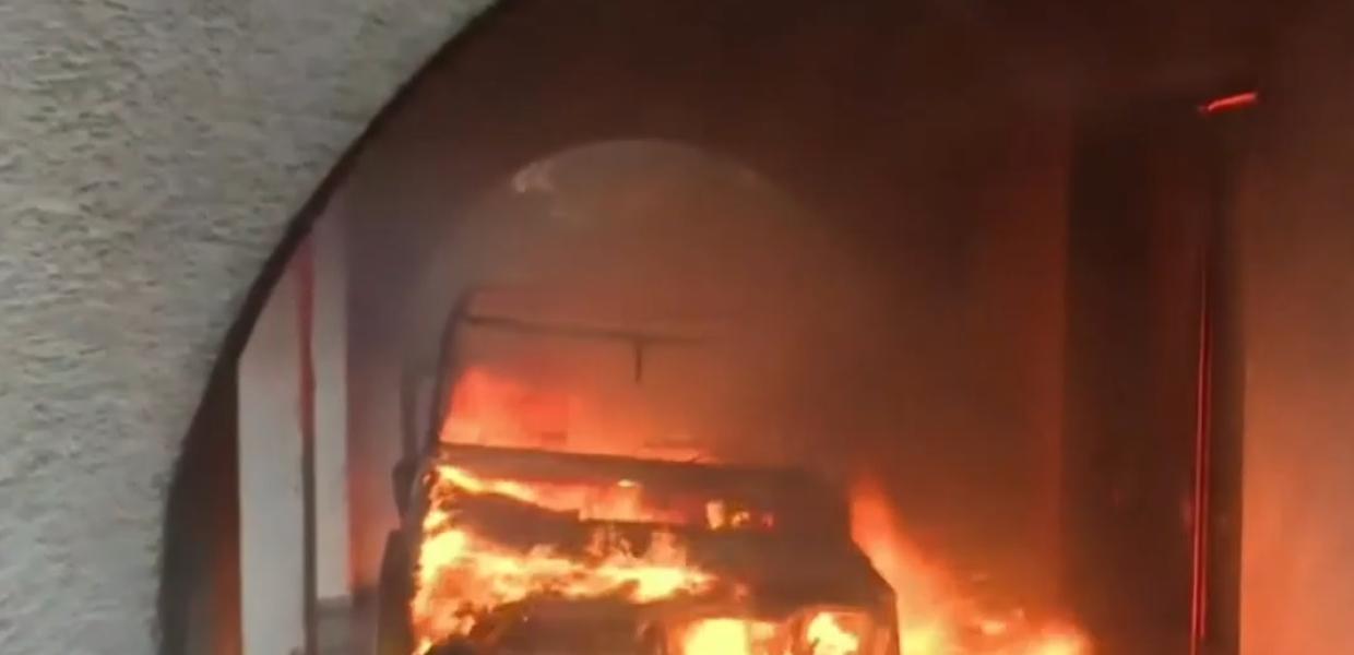 Φωτιά σε αυτοκίνητο από την πυρκαγιά στην Πεντέλη
