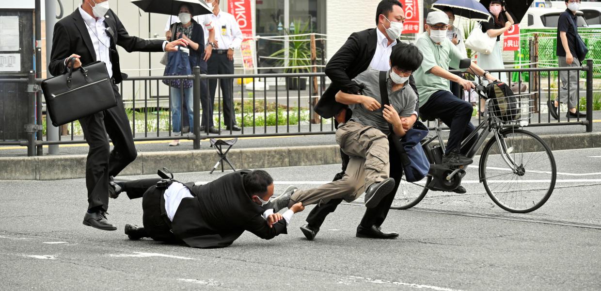 ΔΟΛΟΦΟΝΊΑ Σίνζο Άμπε