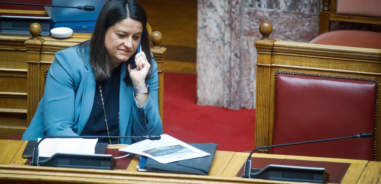 Η Νίκη Κεραμέως στη Βουλή