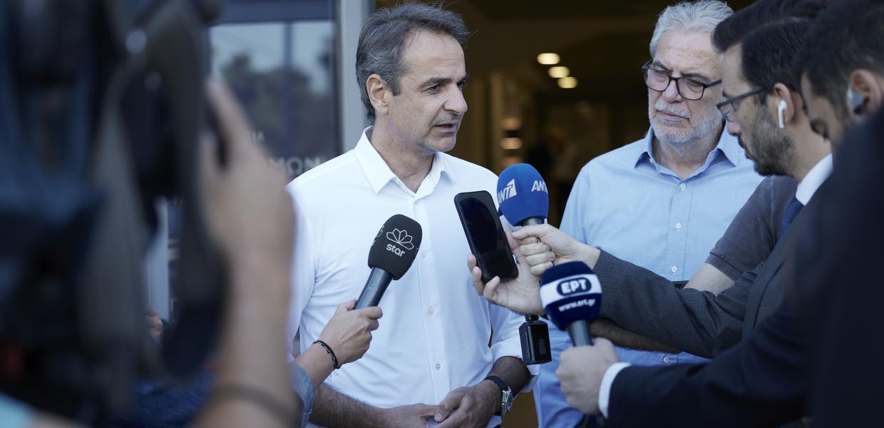 Ο Κυριάκος Μητσοτάκης κάνει δηλώσεις