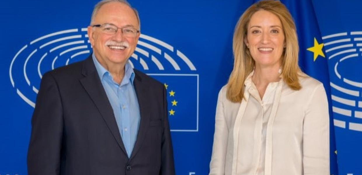 Δημήτρης Παπαδημούλης Ρομπέρτα Μέτσολα