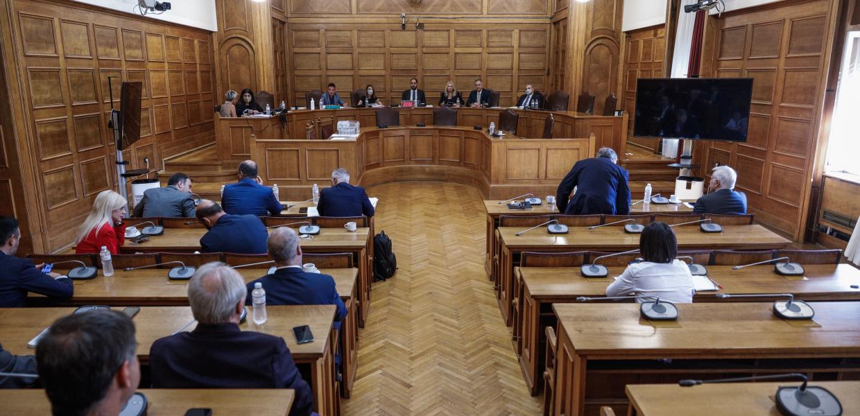 Συνεδρίαση στην εξεταστική επιτροπή