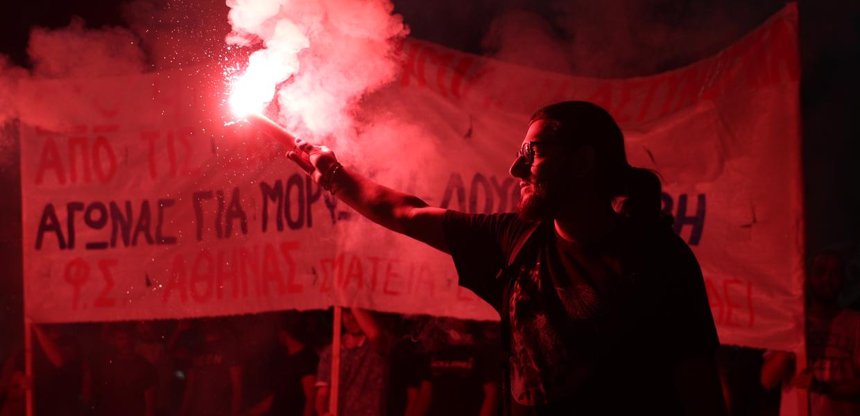 Φοιτητής με καπνογόνο