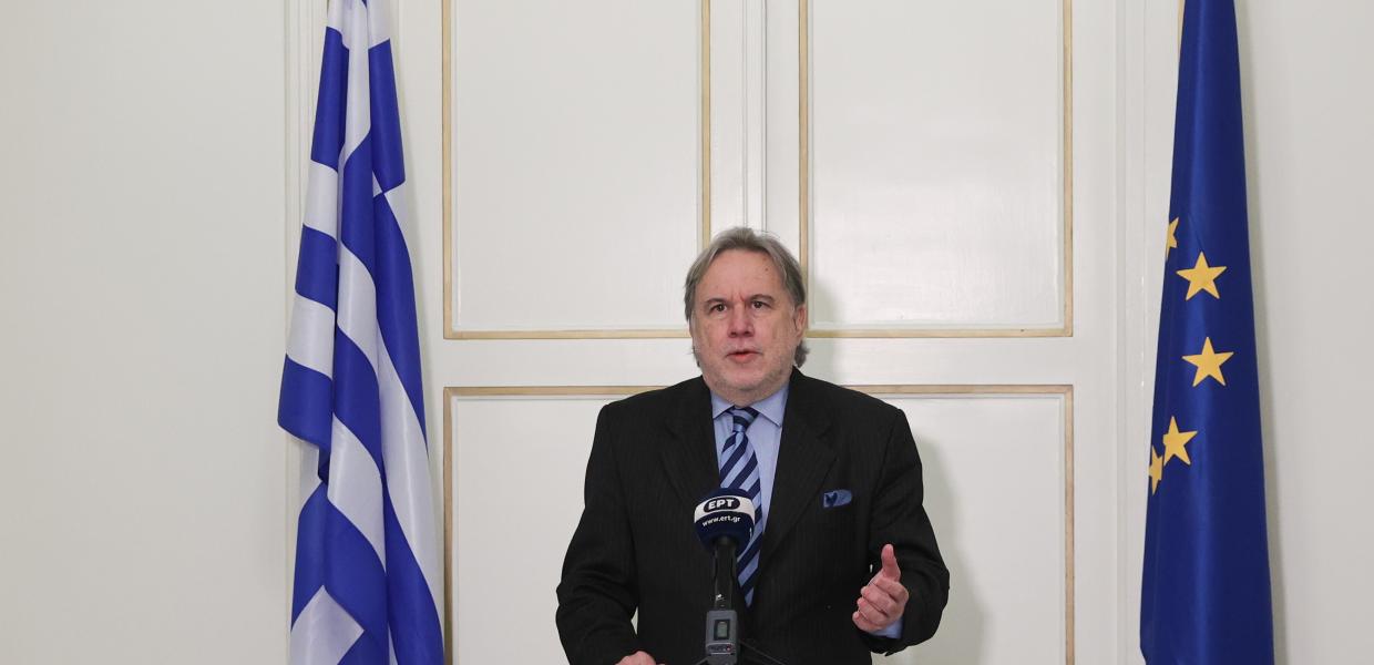 Ο Γιώργος Κατρούγκαλος κάνει δηλώσεις