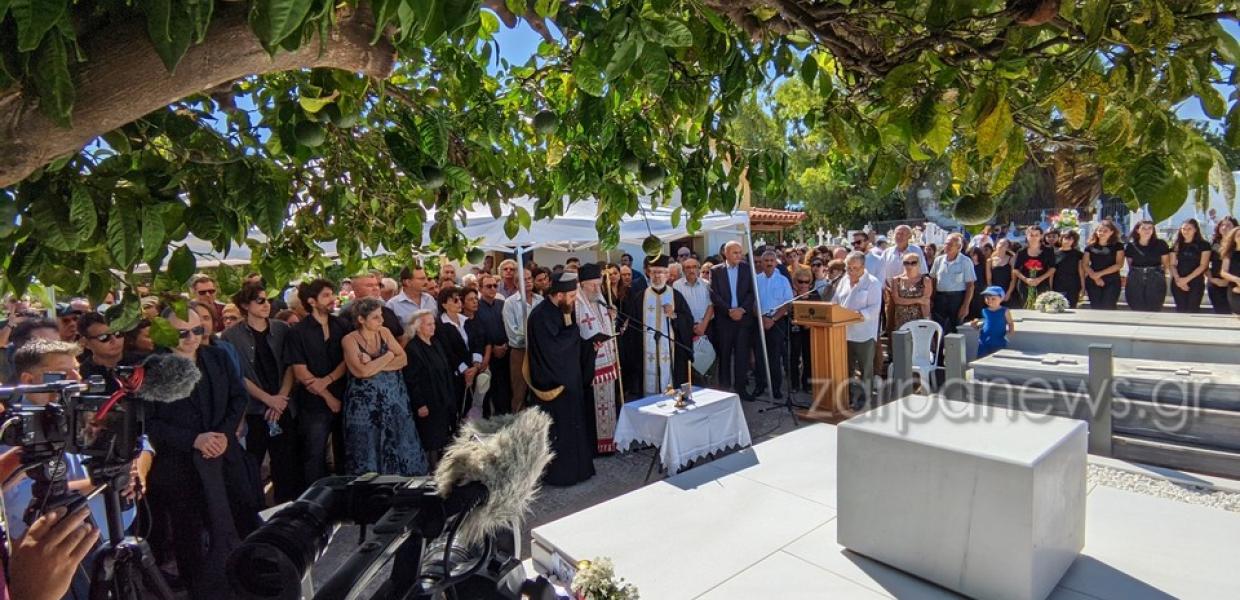 Μίκης Θεοδωράκης