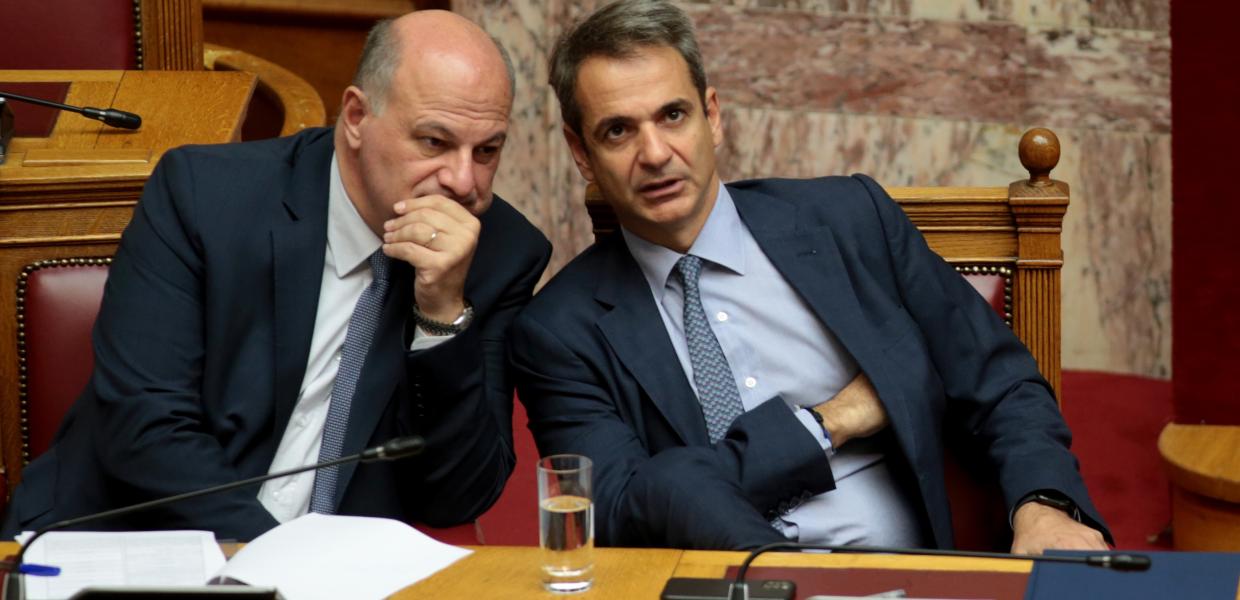 Κώστας Τσιάρας και Κυριάκος Μητσοτάκης στη Βουλή