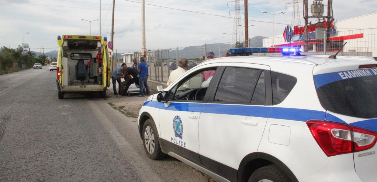 Περιπολικό της αστυνομίας και ασθενοφόρο του ΕΚΑΒ