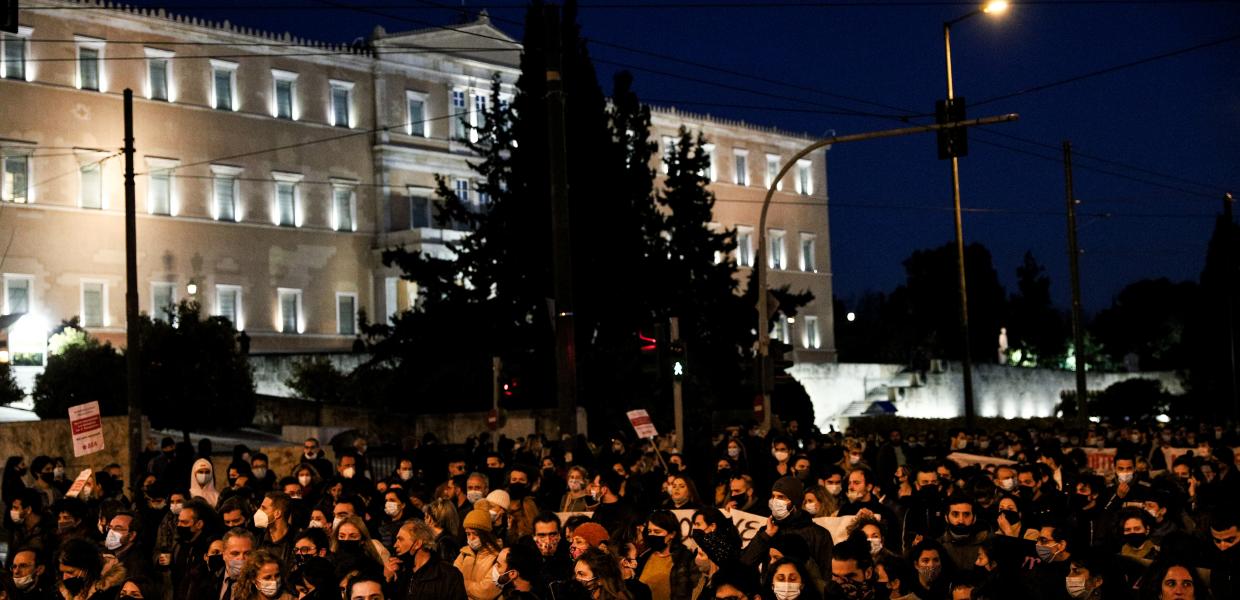 Πορεία διαμαρτυρίας έξω από τη Βουλή