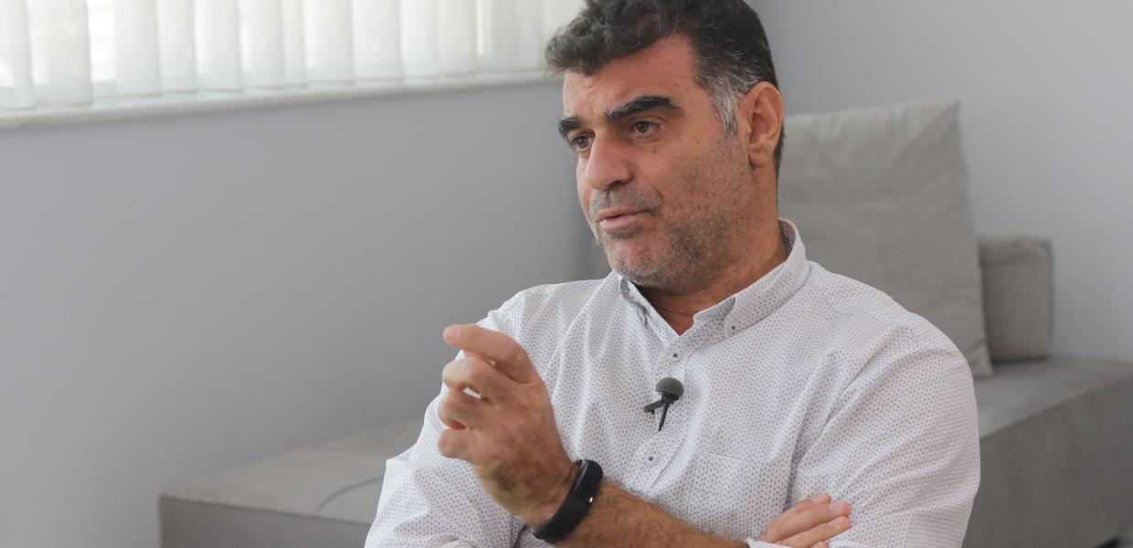 Ο Κώστας Βαξεβάνης