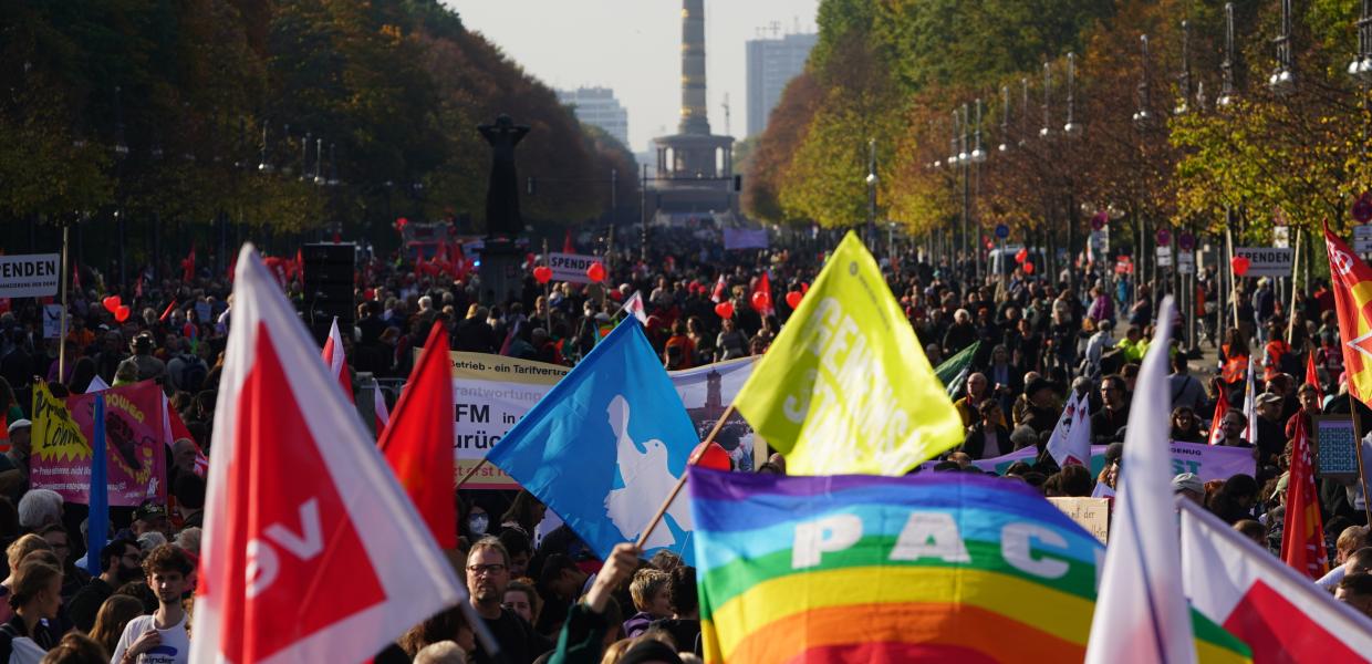 ΧΙΛΙΑΔΕΣ ΔΙΑΔΗΛΩΣΑΝ ΣΤΗ ΓΕΡΜΑΝΙΑ ΚΑΤΑ ΤΗΣ ΑΚΡΙΒΕΙΑΣ