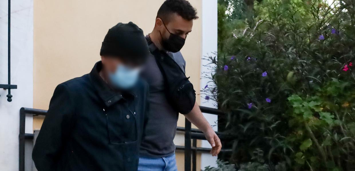 Κατηγορούμενος σε υπόθεση σεξουαλικής κακοποίησης έξω από τα δικαστήρια